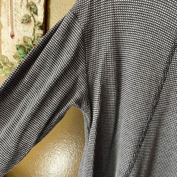 J.Jill size PM knit loose fit scoop neck knit top or sweater. - Picture 4 of 10